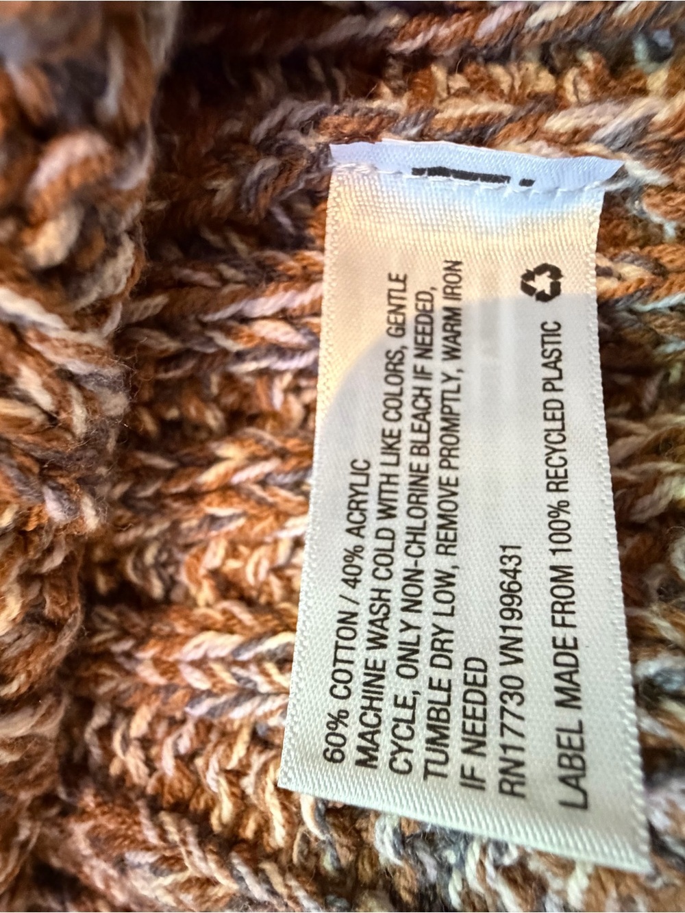 Universal Threads Women’s Sweater - Picture 3 of 5